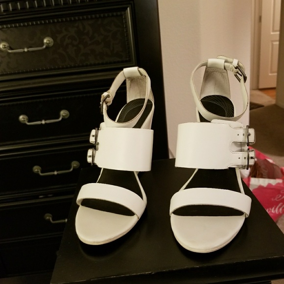 Ladies Sandals - Picture 3 of 6